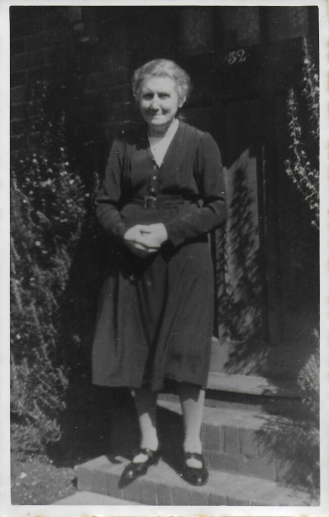 Black and white photo of Elizabeth